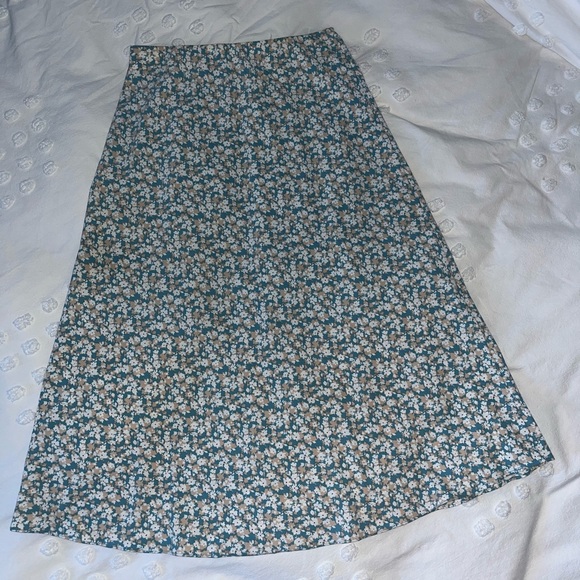 The Latest Scoop Floral Midi Skirt - Picture 3 of 8